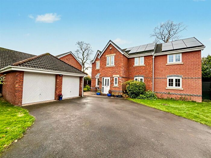 5 Bedroom Detached House To Rent In Dulwich Close, Sale, M33