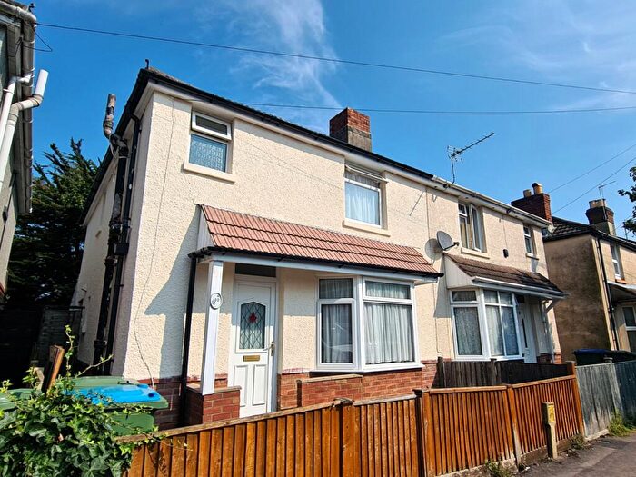 3 Bedroom Semi-Detached House To Rent In York Road, Southampton, Hampshire, SO15