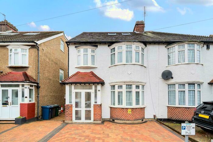 4 Bedroom Semi-Detached House To Rent In Vines Avenue, Finchley, N3