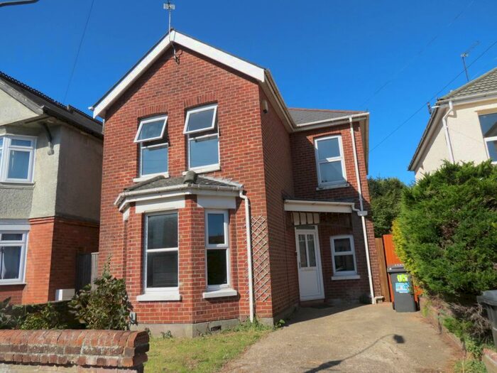 6 Bedroom House To Rent In Bedroom Detached House In Winton, BH9