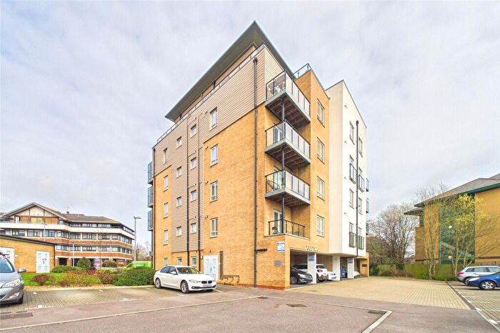 2 Bedroom Apartment To Rent In Fleming Place, Bracknell, Berkshire, RG12