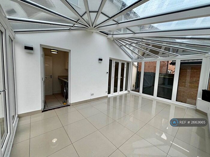 4 Bedroom Detached House To Rent In Collins Drive, Reading, RG6