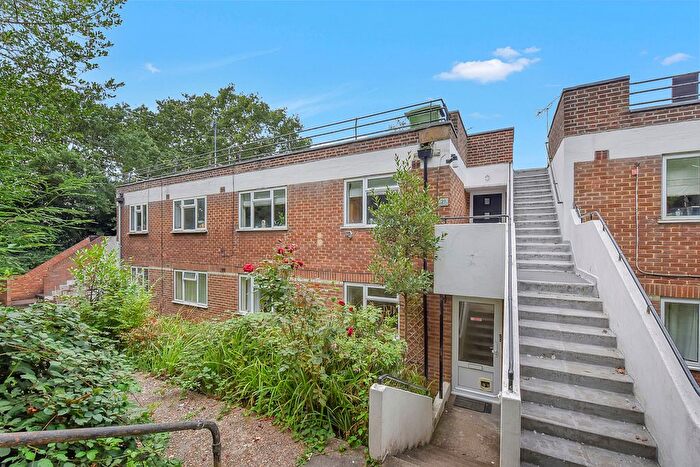 5 Bedroom Maisonette To Rent In Oak Hill Grove, Surbiton, KT6