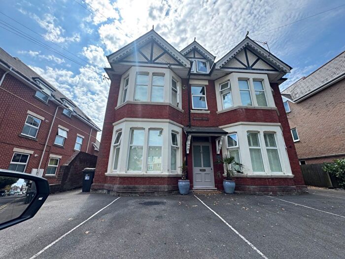 2 Bedroom Flat To Rent In Richmond Park Road, BH8