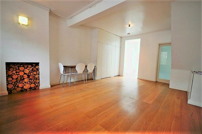 3 Bedroom Cottage To Rent In Lothrop Street, Queens Park, London, W10