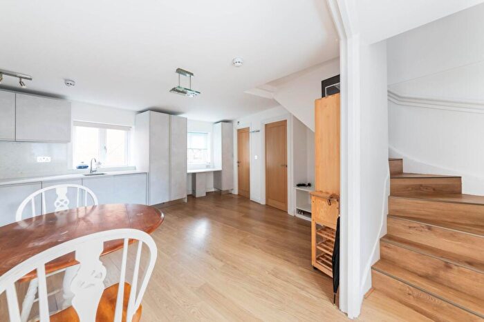 3 Bedroom Duplex For Sale In Horse & Jockey Mews, St. Bernard`s Road, Walton Manor, OX2