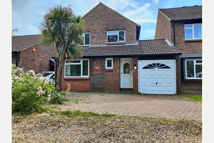 3 Bedroom Detached House To Rent In Fenwick Close, Horsell, Woking, GU21