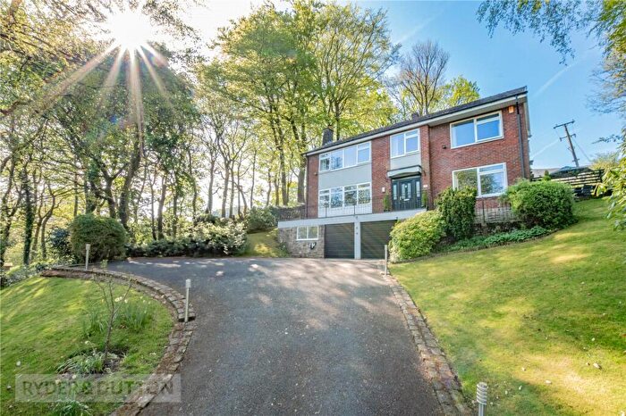 4 Bedroom Detached House For Sale In The Nook, Greenfield, Saddleworth, OL3