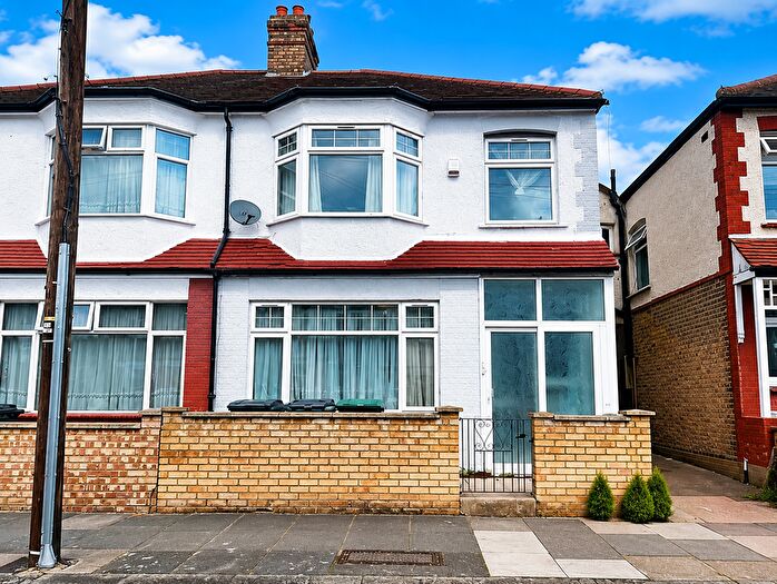 4 Bedroom Semi-Detached House For Sale In Mafeking Road, London, N17