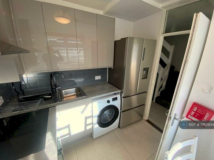 5 Bedroom Maisonette To Rent In Anthony Cope Court, London, N1
