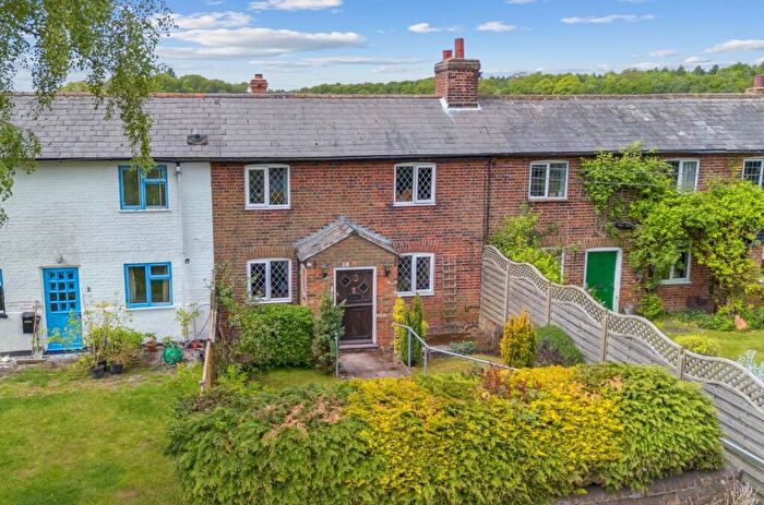 2 Bedroom Cottage For Sale In Chiltern Green, Bedfordshire, LU2