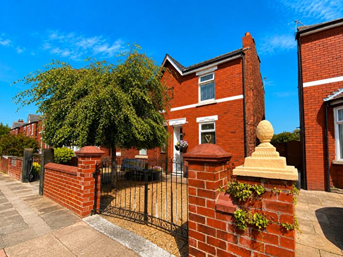 3 Bedroom Semi-Detached House For Sale In Warren Road, Southpport, PR9