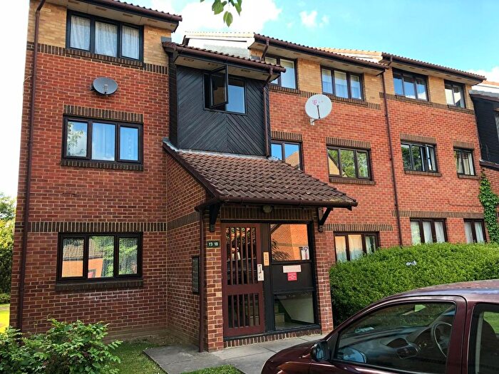 2 Bedroom Flat To Rent In Pavilion Way, Edgware, HA8
