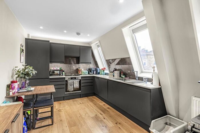 2 Bedroom Flat To Rent In The Cut, London, SE1