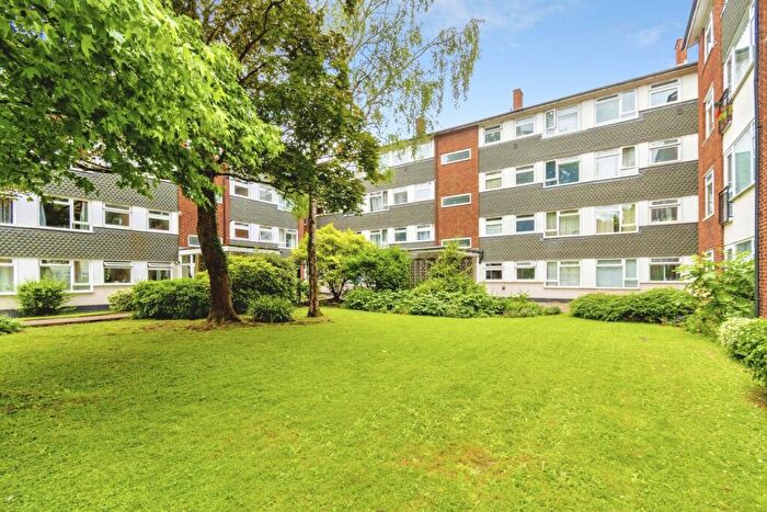 2 Bedroom Flat For Sale In Hulse Road, Southampton, Hampshire, SO15