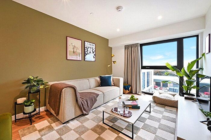 1 Bedroom Flat To Rent In Uncle Acton, Victoria Road, W3