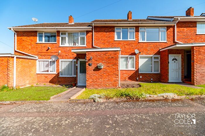 2 Bedroom Maisonette For Sale In St. Ives Close, Tamworth, B79