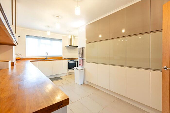 4 Bedroom Detached House For Sale In Speen Place, Speen, Newbury, Berkshire, RG14