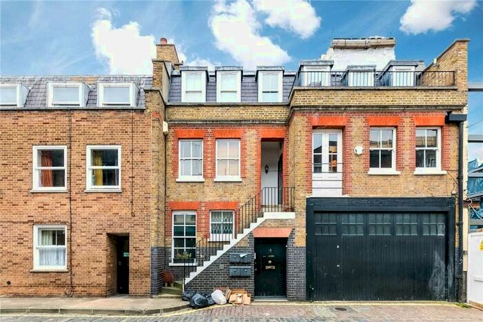 3 Bedroom Flat To Rent In Weymouth Mews, London, W1G