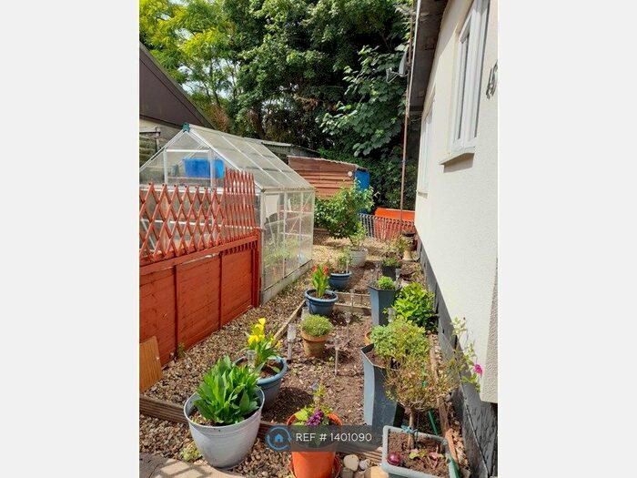 1 Bedroom Detached House To Rent In Heathervale Way, New Haw, Addlestone, KT15