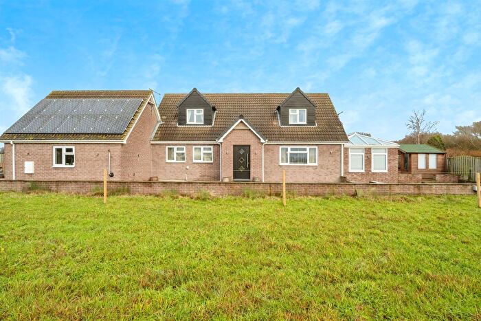 5 Bedroom Detached Bungalow For Sale In Moss Road, Moss, Doncaster, DN6