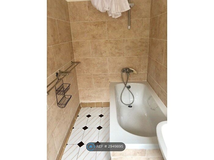 Studio To Rent In Eade Road, London, N4