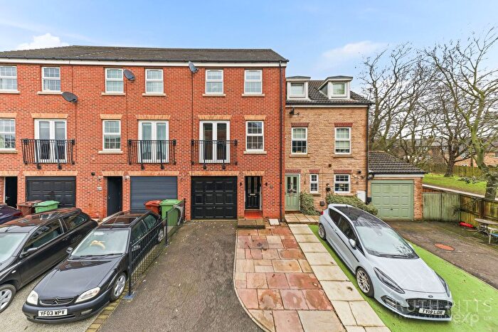 4 Bedroom Town House For Sale In Barncroft Close, Ackworth, WF7