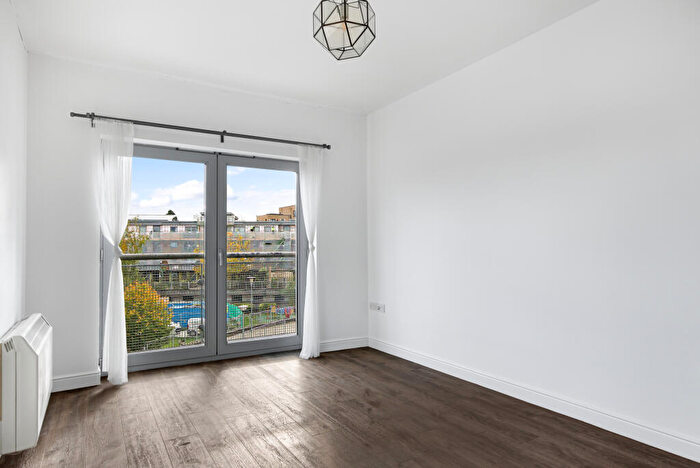 2 Bedroom Apartment For Sale In Kelvin Gate, Bracknell, RG12