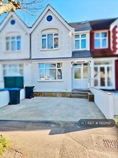 6 Bedroom Terraced House To Rent In Park Road, London, N18