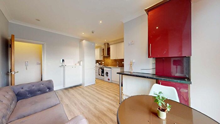 1 Bedroom Flat To Rent In High Street, Bushey, Hertfordshire, WD23