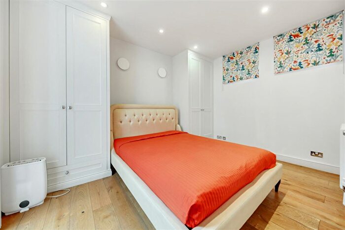 2 Bedroom Flat To Rent In Camden Road, London, NW1