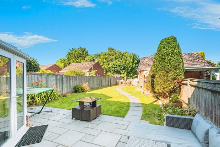 3 Bedroom Property For Sale In The Cedars, Benson, Wallingford, OX10