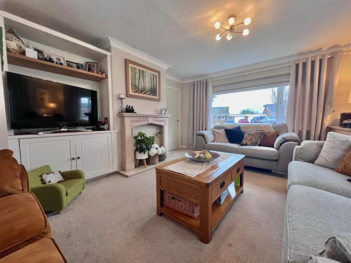 4 Bedroom Detached House For Sale In Burnell Close, Bidford-On-Avon, Alcester, B50