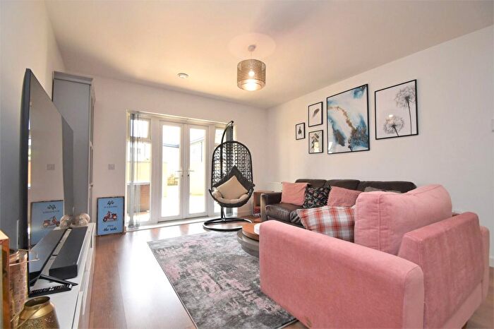2 Bedroom Flat To Rent In Clovelly Court, West Drayton, Middlesex, UB7