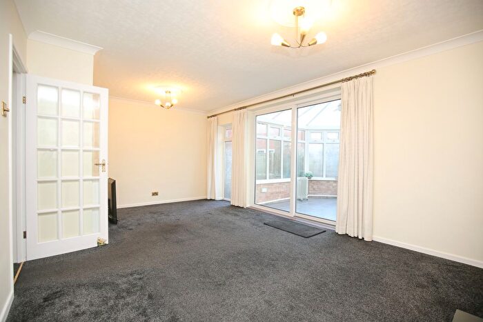 2 Bedroom Detached Bungalow For Sale In Croft Road, Atherstone, CV9