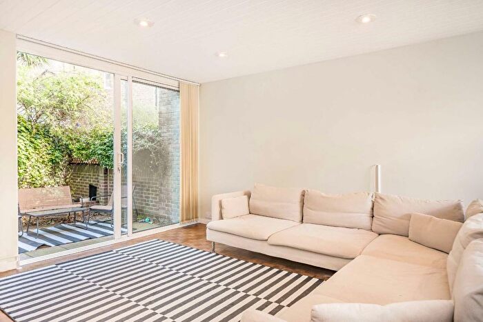 3 Bedroom Property To Rent In Chepstow Villas, Notting Hill, W11