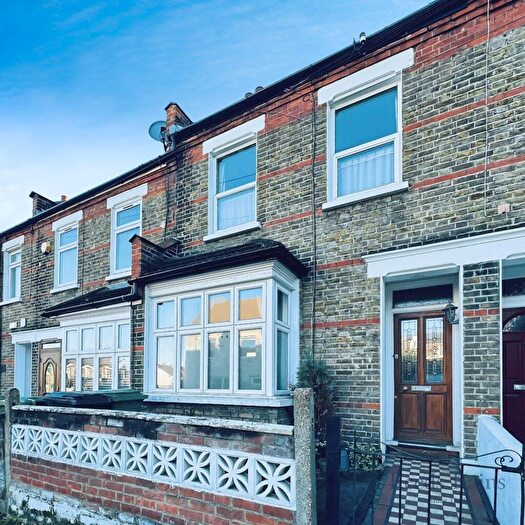 2 Bedroom Terraced House For Sale In Castlands Road, Lewisham, London, SE6