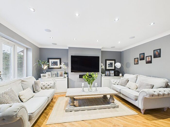 5 Bedroom Detached House For Sale In Charlton Court, Woodmansey, Beverley, HU17