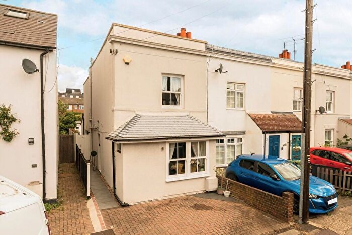 3 Bedroom End Of Terrace House For Sale In Cleaveland Road, Surbiton, KT6