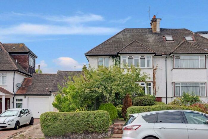 3 Bedroom House To Rent In Ridge Hill, Golders Green, NW11