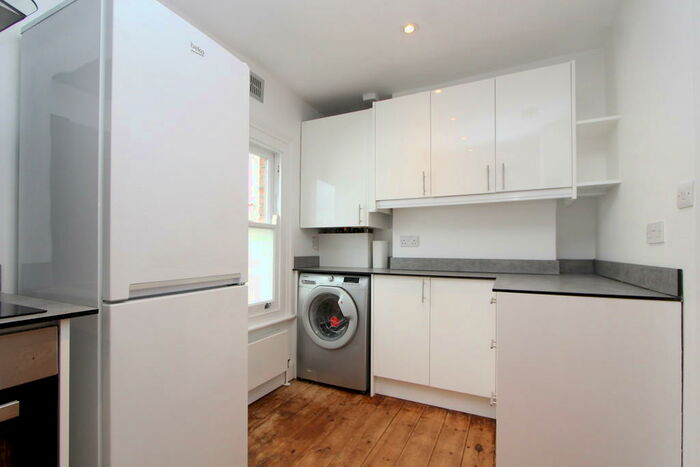 3 Bedroom Apartment To Rent In Alexandra Park Road, Alexandra Park, N22