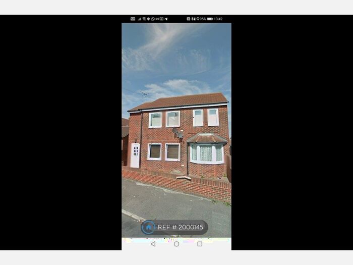 1 Bedroom Flat To Rent In Valley Road, Gillingham, ME7