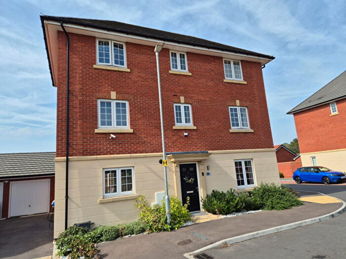 4 Bedroom Detached House For Sale In Dalmatian Drive, Houghton Regis, LU5