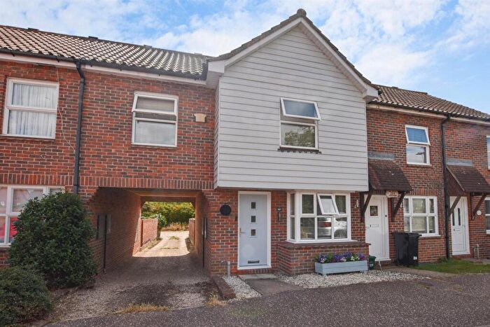 3 Bedroom House For Sale In Gandalfs Ride, South Woodham Ferrers, CM3