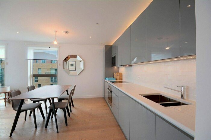2 Bedroom Flat To Rent In Rodney Road, Elephant And Castle, London, SE17