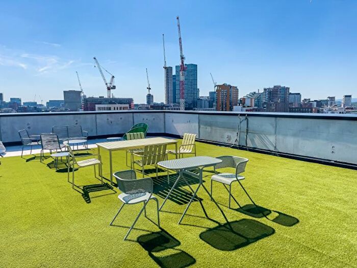 2 Bedroom Apartment To Rent In Apt . :: One Silk Street, M4