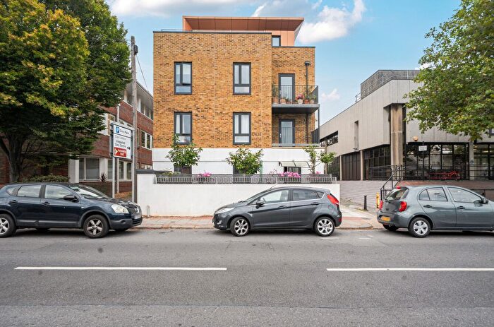 3 Bedroom Flat For Sale In Richmond Road, Worthing, West Sussex, BN11