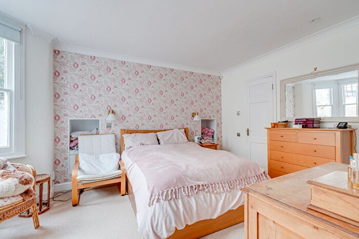 3 Bedroom Flat For Sale In Denning Road, Hampstead, London, NW3