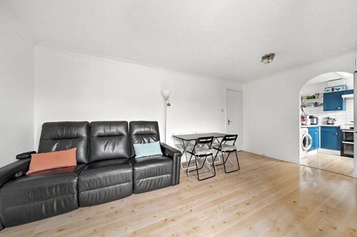 1 Bedroom Flat To Rent In Lowry Court, Stubbs Drive, SE16