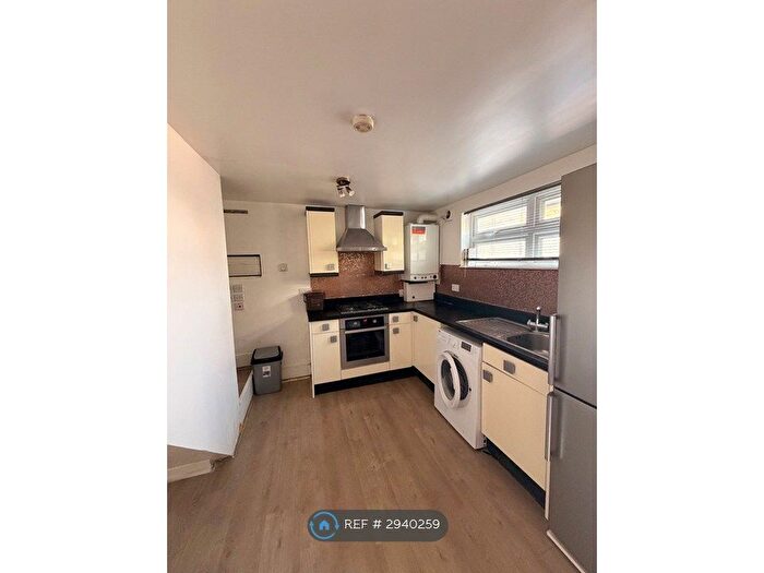 1 Bedroom Flat To Rent In Princes Avenue, London, N3